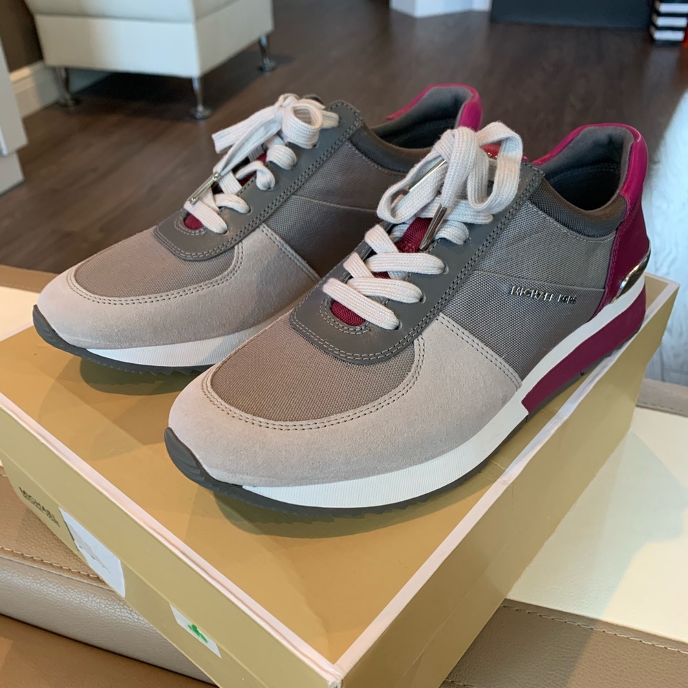 ❌SOLD❌Michael Kors Sneakers - Picture 7 of 8